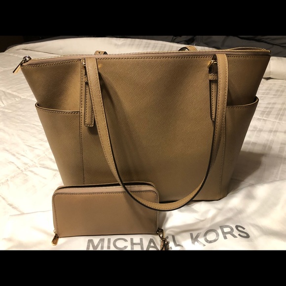 Michael Kors Tote & Wallet - Picture 8 of 8